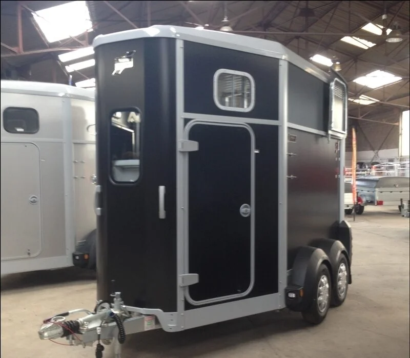 1663-large_default-e1634764665628 Van 2 places HB506 Confort pont-portes IFOR Williams 2600Kg – Image 1