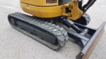 Mini-Pelle CAT 302.7D CR d’Occasion – 2,67T (2016) avec 3 Godets et Attache Rapide – Image 4