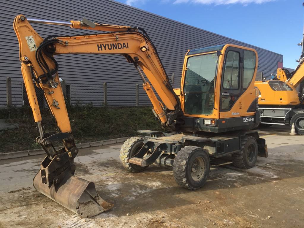 2012-Hyundai-ROBEX-55W-02 Pelle sur pneus Hyundai ROBEX 55W-9 2012 – 5,5T – 5050h – Occasion – Image 1