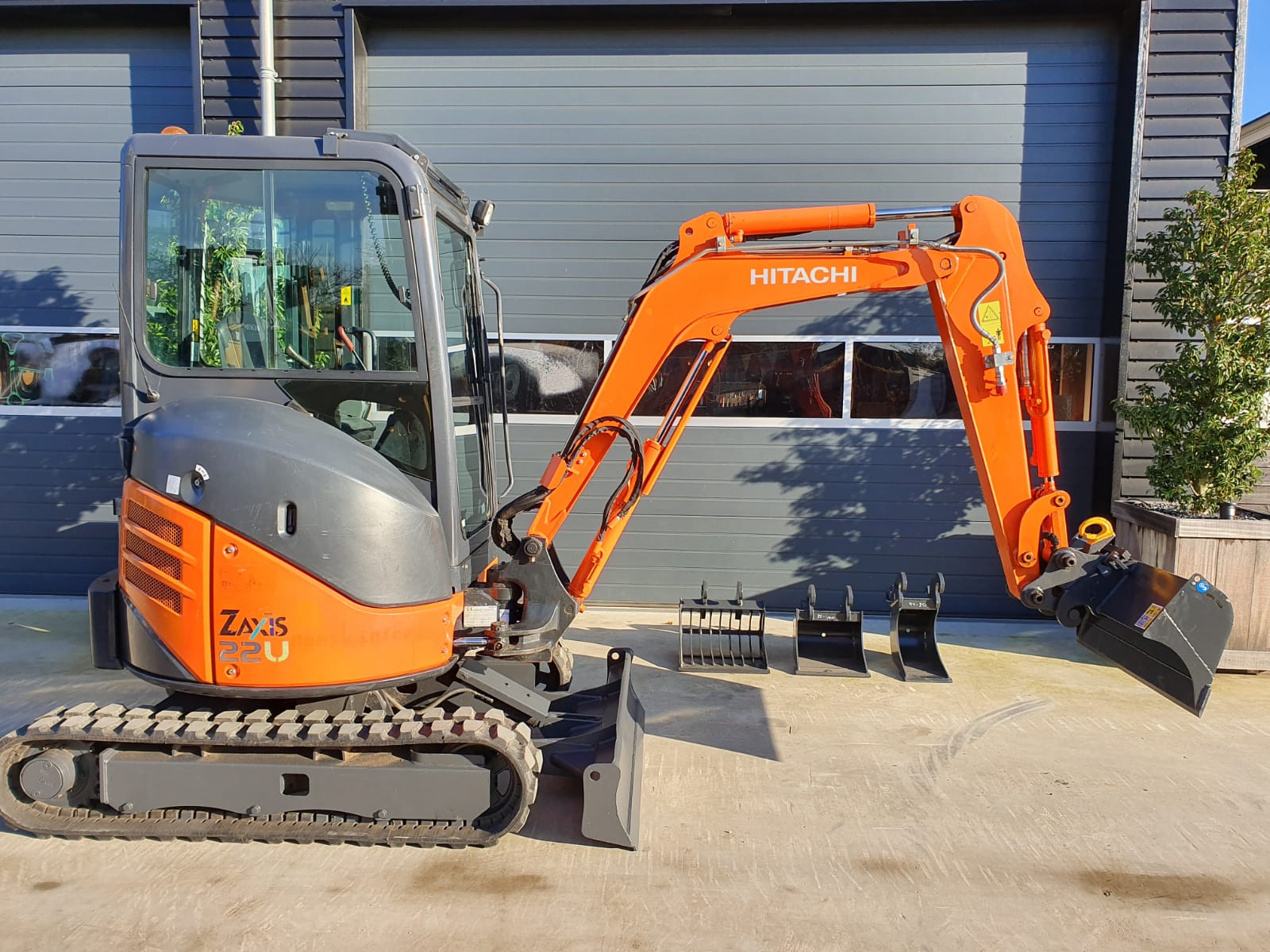 2014-Hitachi-Zaxis-ZX22U-001 Mini-pelle Hitachi ZX22U-2 CLR (2014) – 2,53T – occasion – Image 1