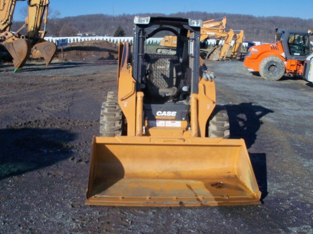 J1 Chargeuse compacte Case SR200 – 2011 – Image 1